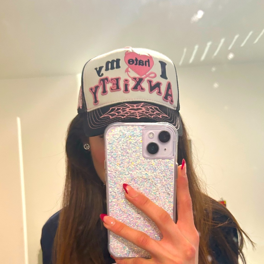 Beepy Bella Trucker Hat 💕🖤